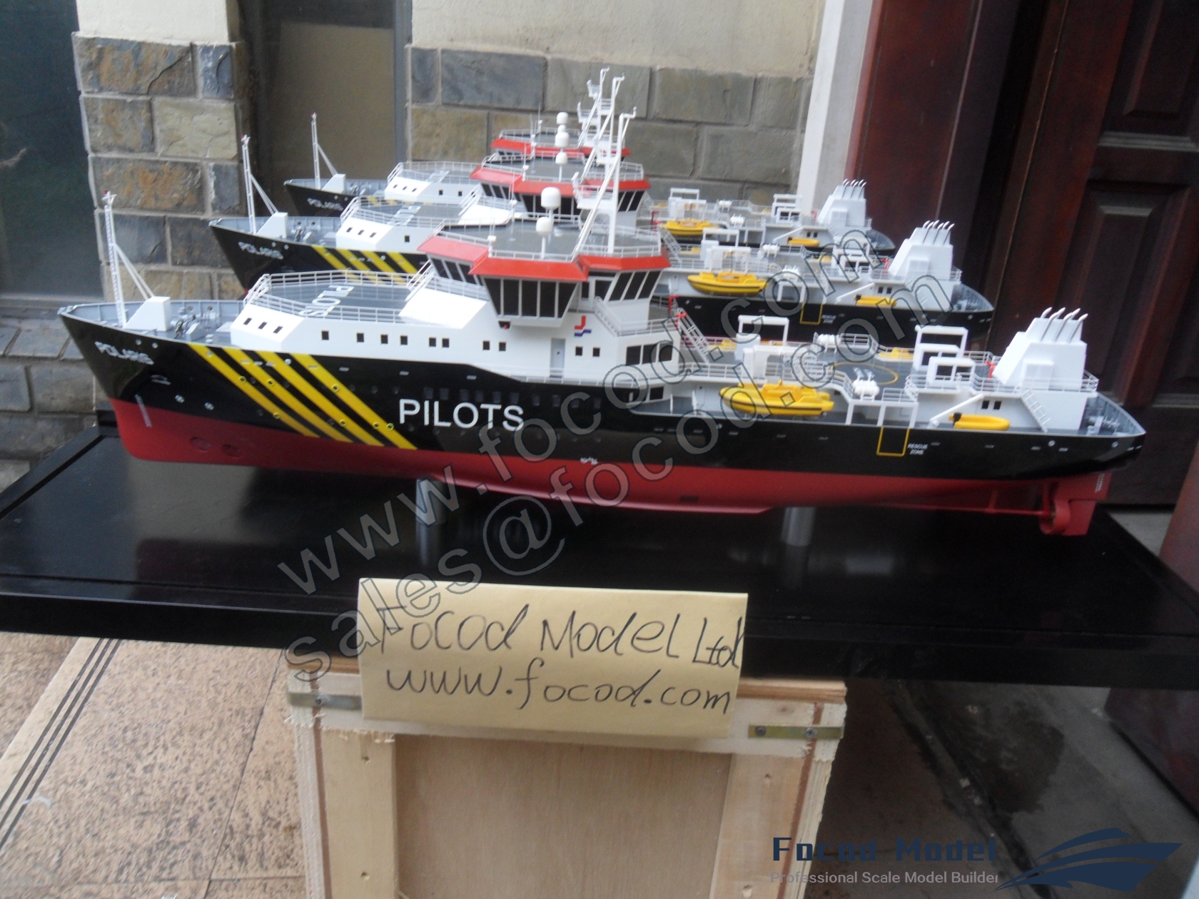custom made model of 81.5米引航船